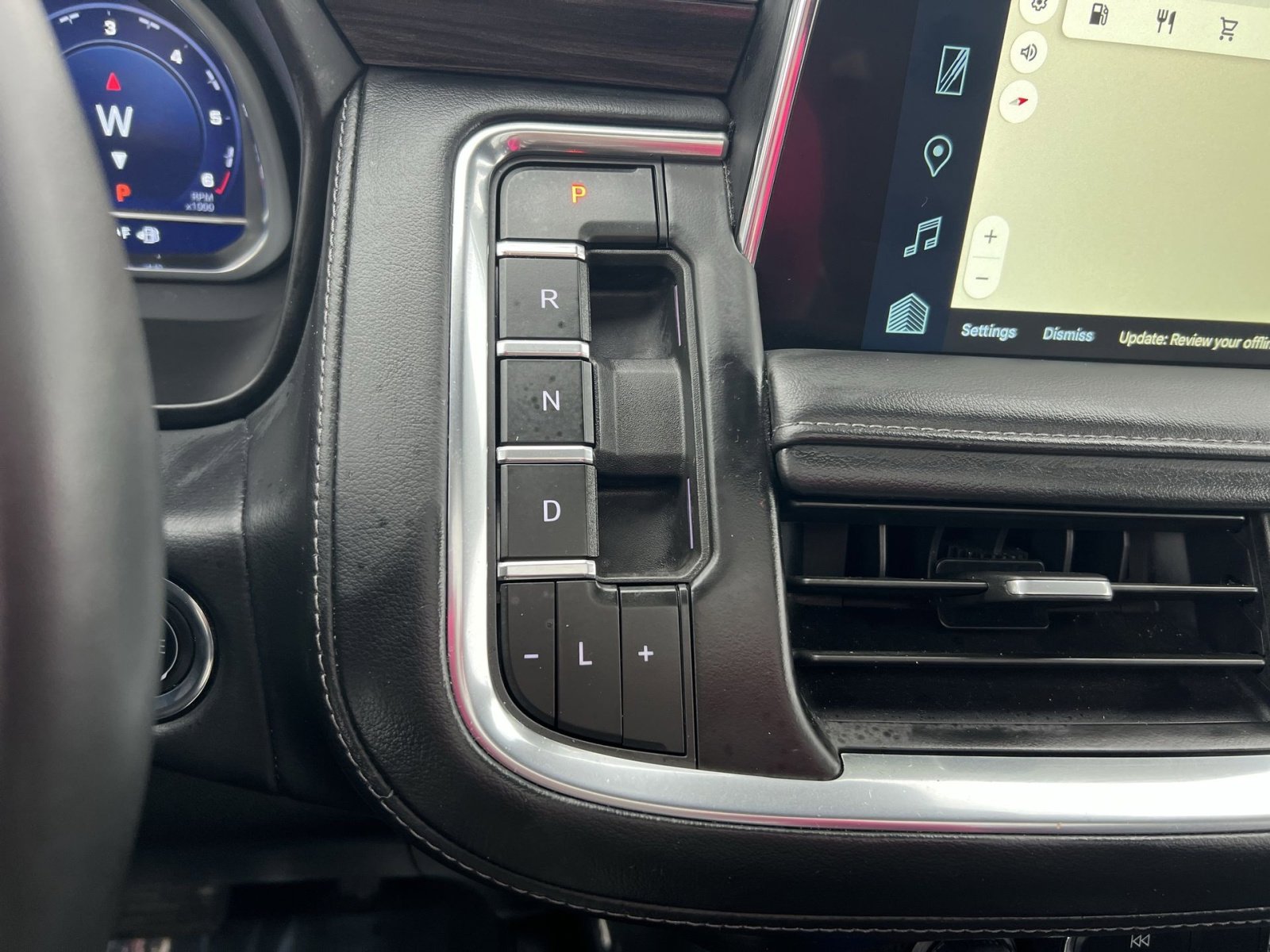 Used 2023 Chevrolet Tahoe Z71 w/ Luxury Package image 22