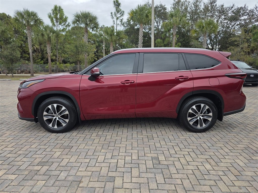Certified 2024 Toyota Highlander XLE image 8