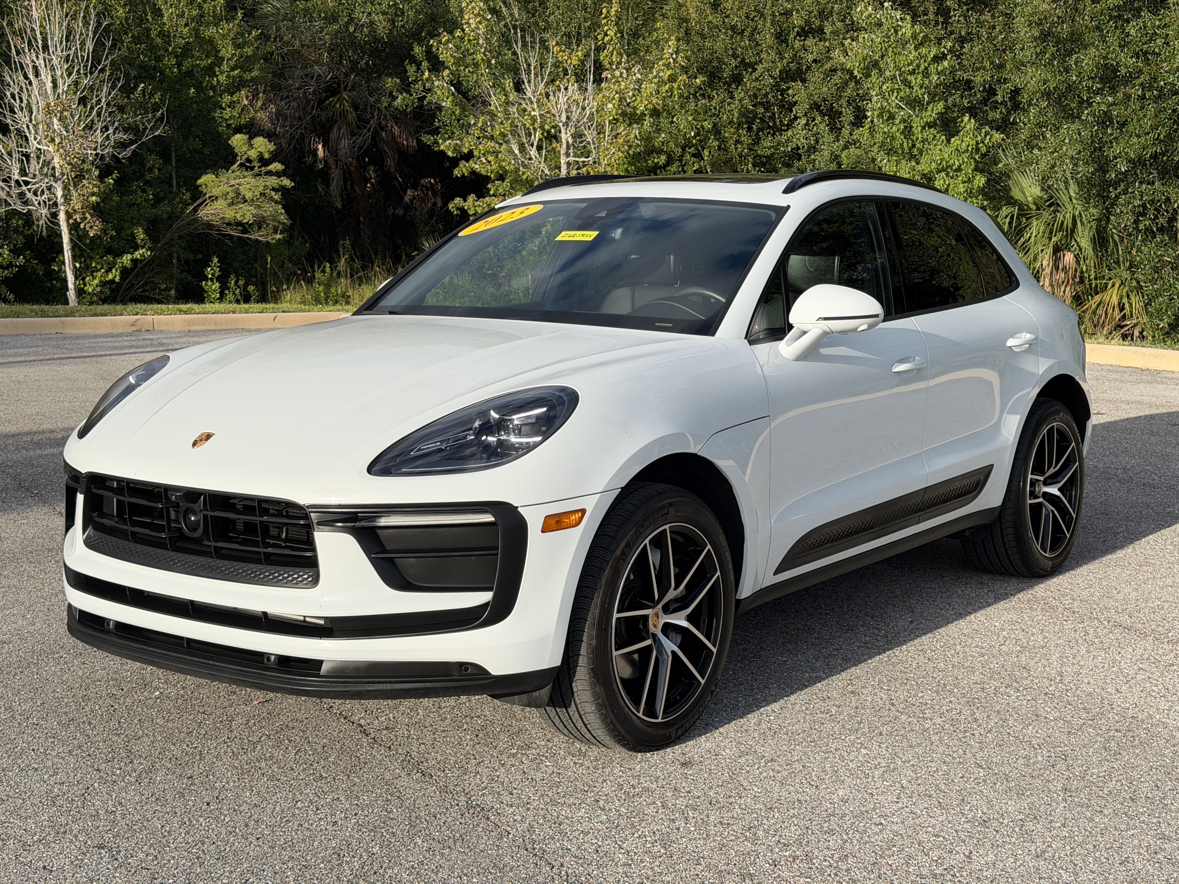 Used 2023 Porsche Macan AWD/4WD image 3