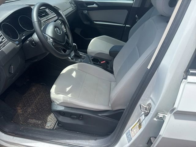 Used 2021 Volkswagen Tiguan SE w/ Panoramic Sunroof Package FWD image 5