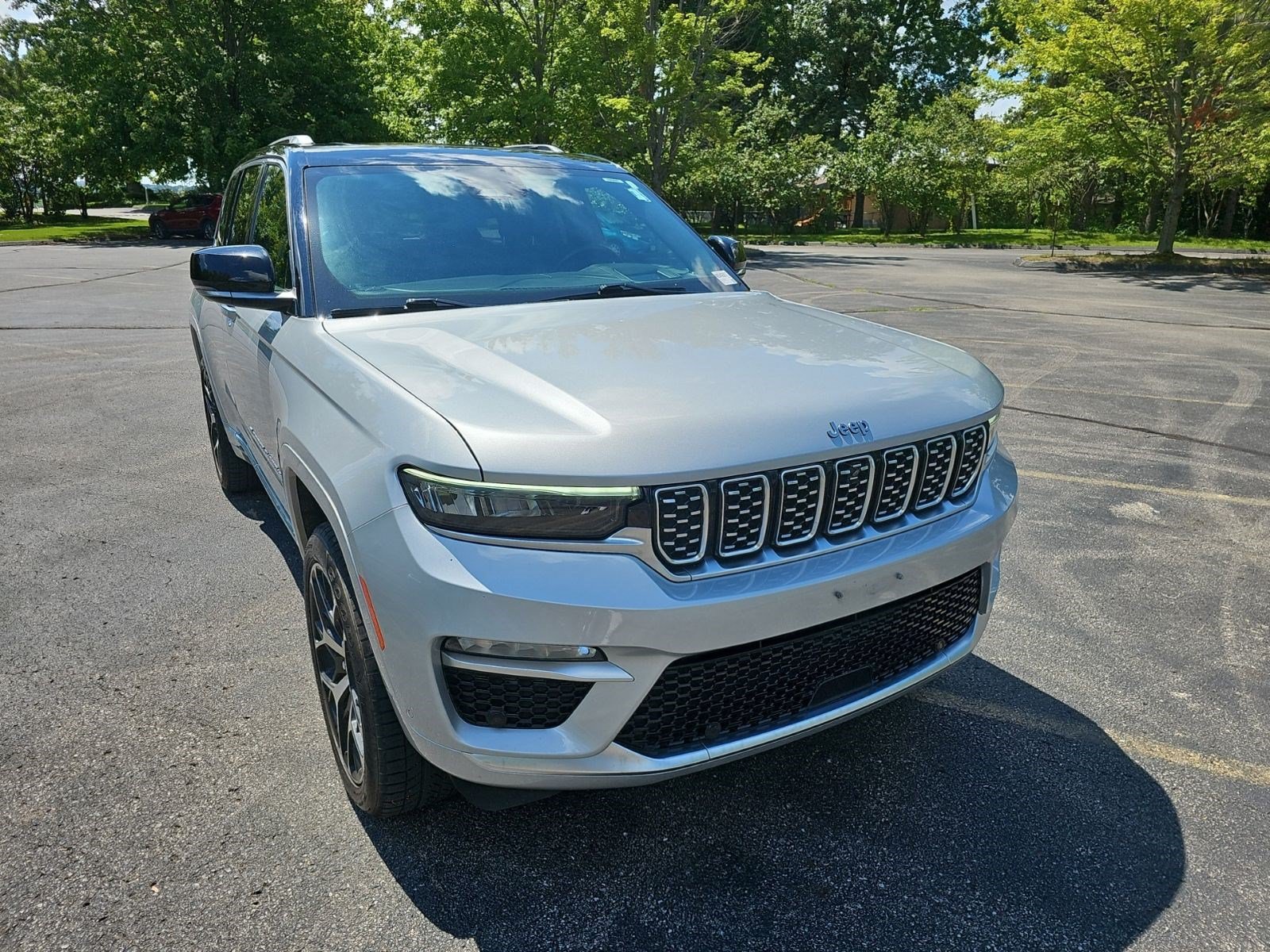 Used 2022 Jeep Grand Cherokee Summit AWD/4WD image 8
