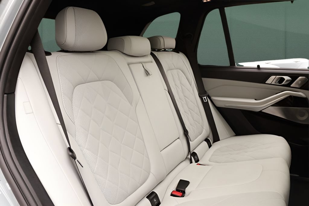 Used 2024 BMW X5 M60i AWD/4WD image 24
