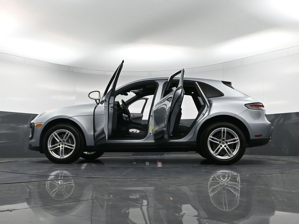 Certified 2025 Porsche Macan image 37