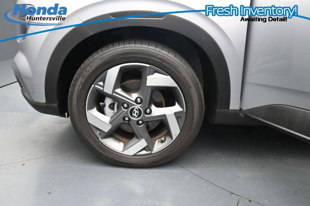 Used 2025 Hyundai Venue SEL FWD image 14