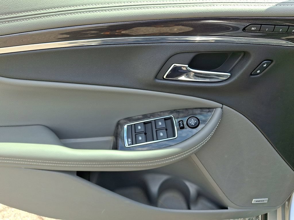Used 2015 Chevrolet Impala LTZ FWD image 12