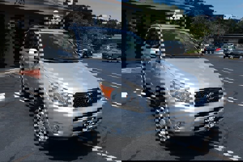 Used 2008 Toyota RAV4 Sport image 3