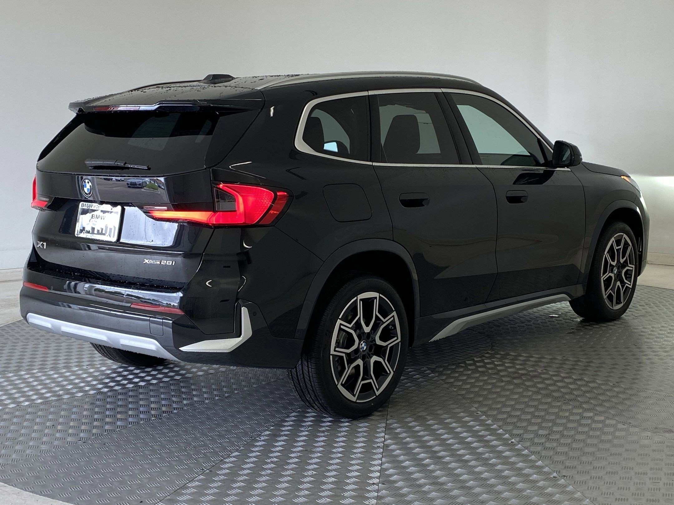 Used 2025 BMW X1 xDrive28i w/ Technology Package image 8