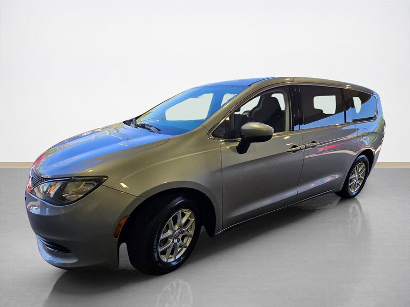 Used 2017 Chrysler Pacifica LX FWD image 8
