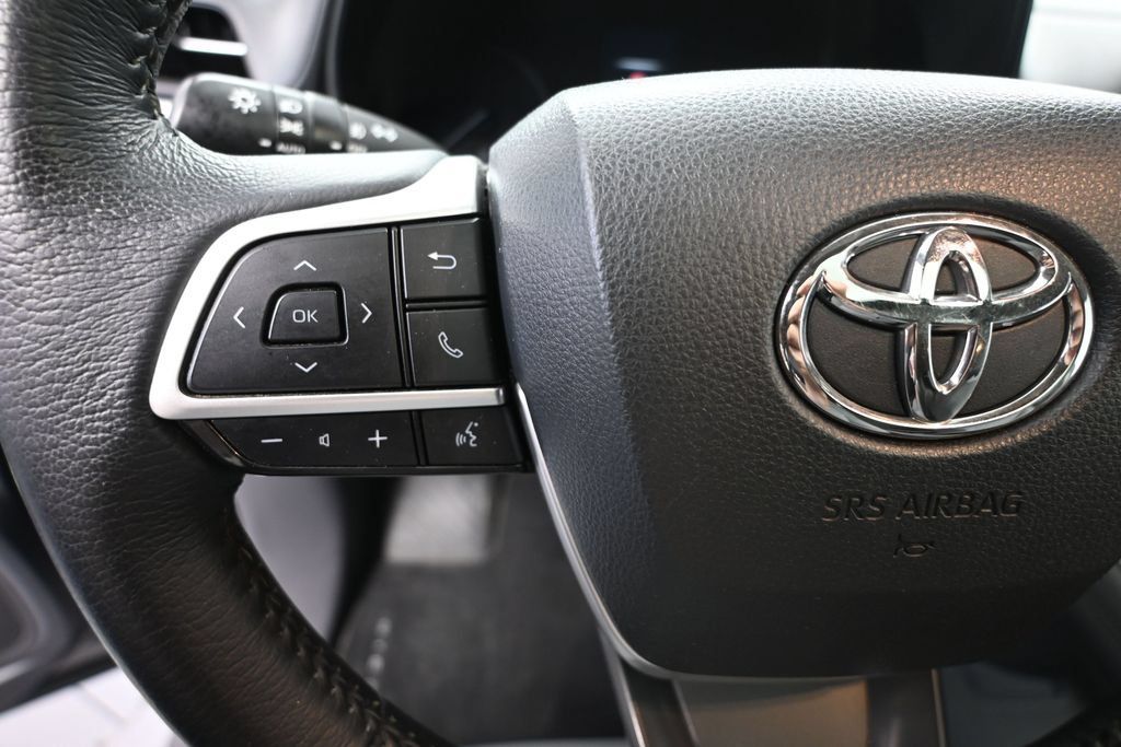 Used 2022 Toyota Sienna XLE AWD/4WD image 25