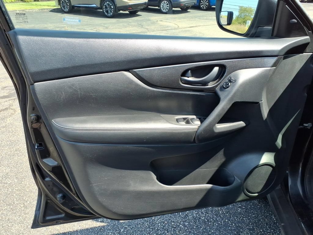 Used 2019 Nissan Rogue S AWD/4WD image 14