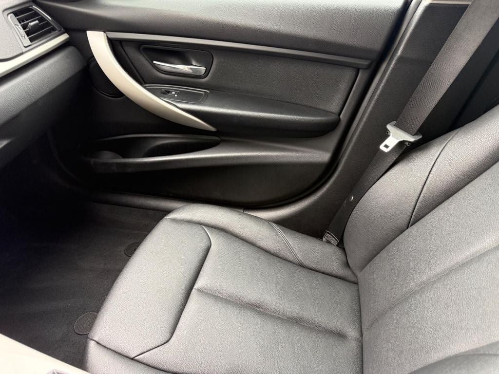 Used 2018 BMW 320i xDrive Sedan AWD/4WD image 19