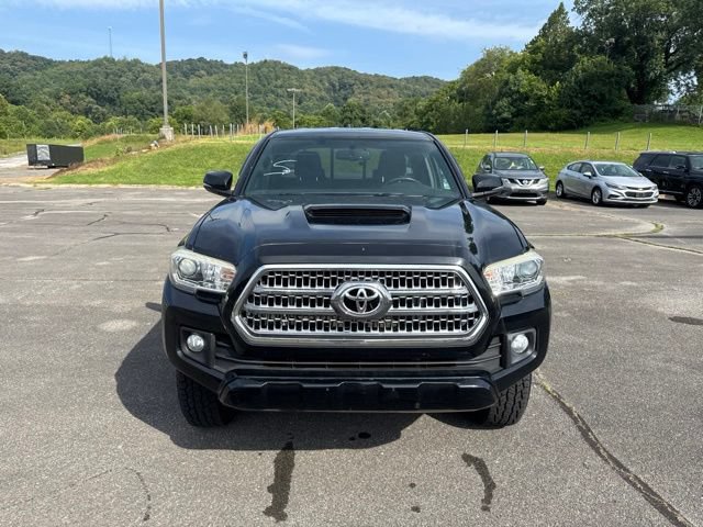 Used 2016 Toyota Tacoma TRD Sport w/ Towing Package AWD/4WD image 3