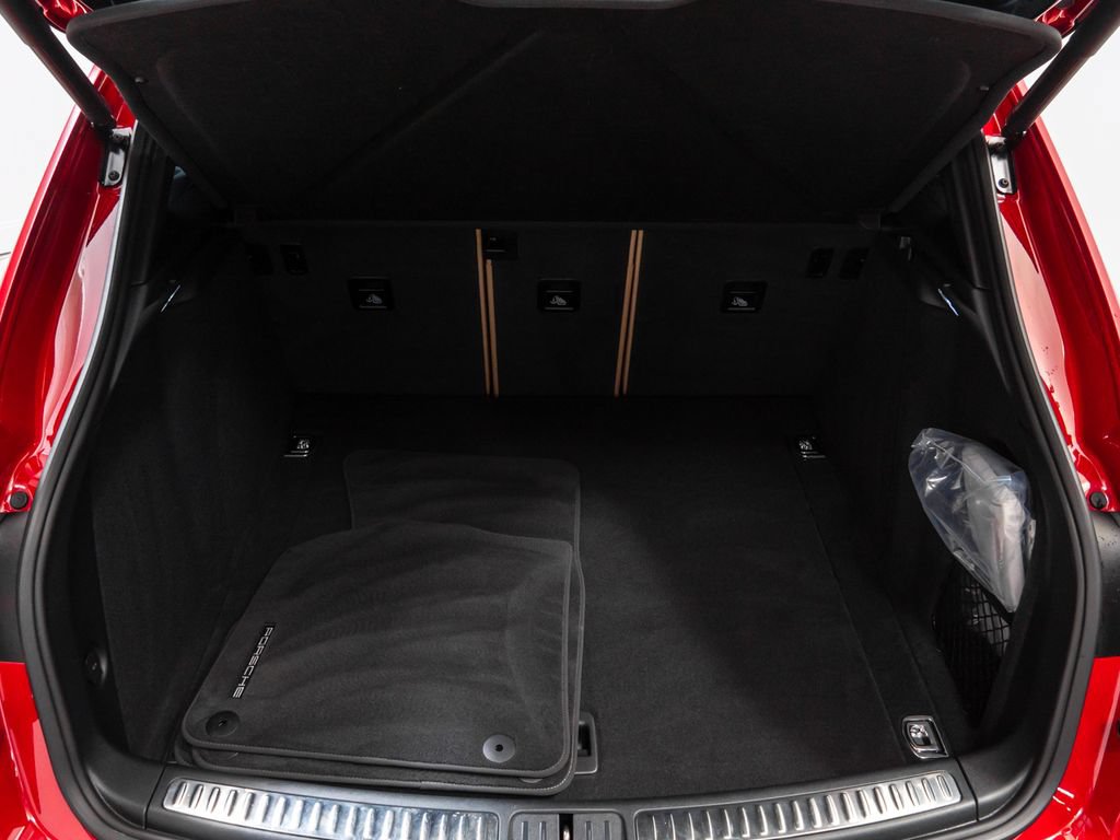 Used 2025 Porsche Macan S AWD/4WD image 31