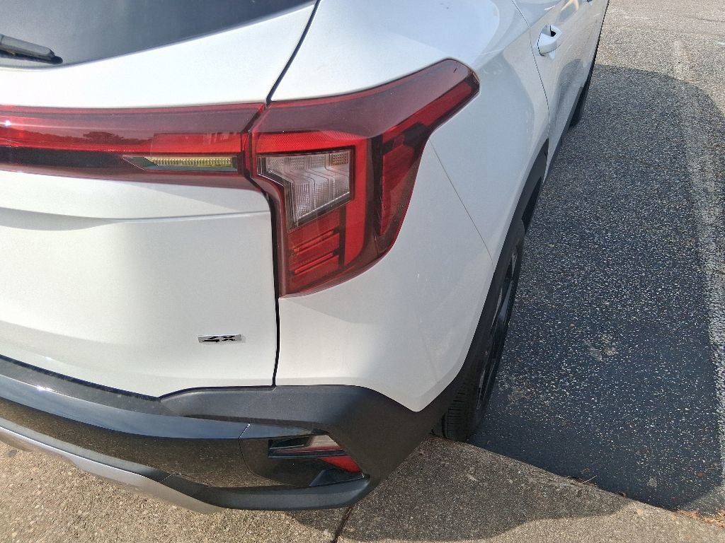 Used 2025 Kia Seltos S AWD/4WD image 13