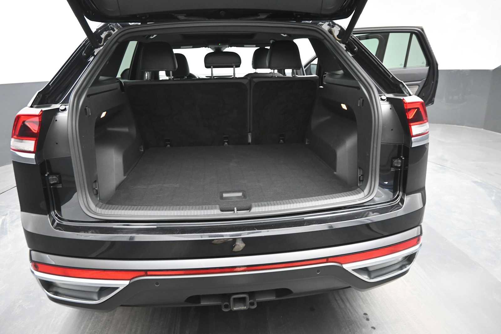 Used 2021 Volkswagen Atlas Cross Sport SEL Premium AWD/4WD image 14