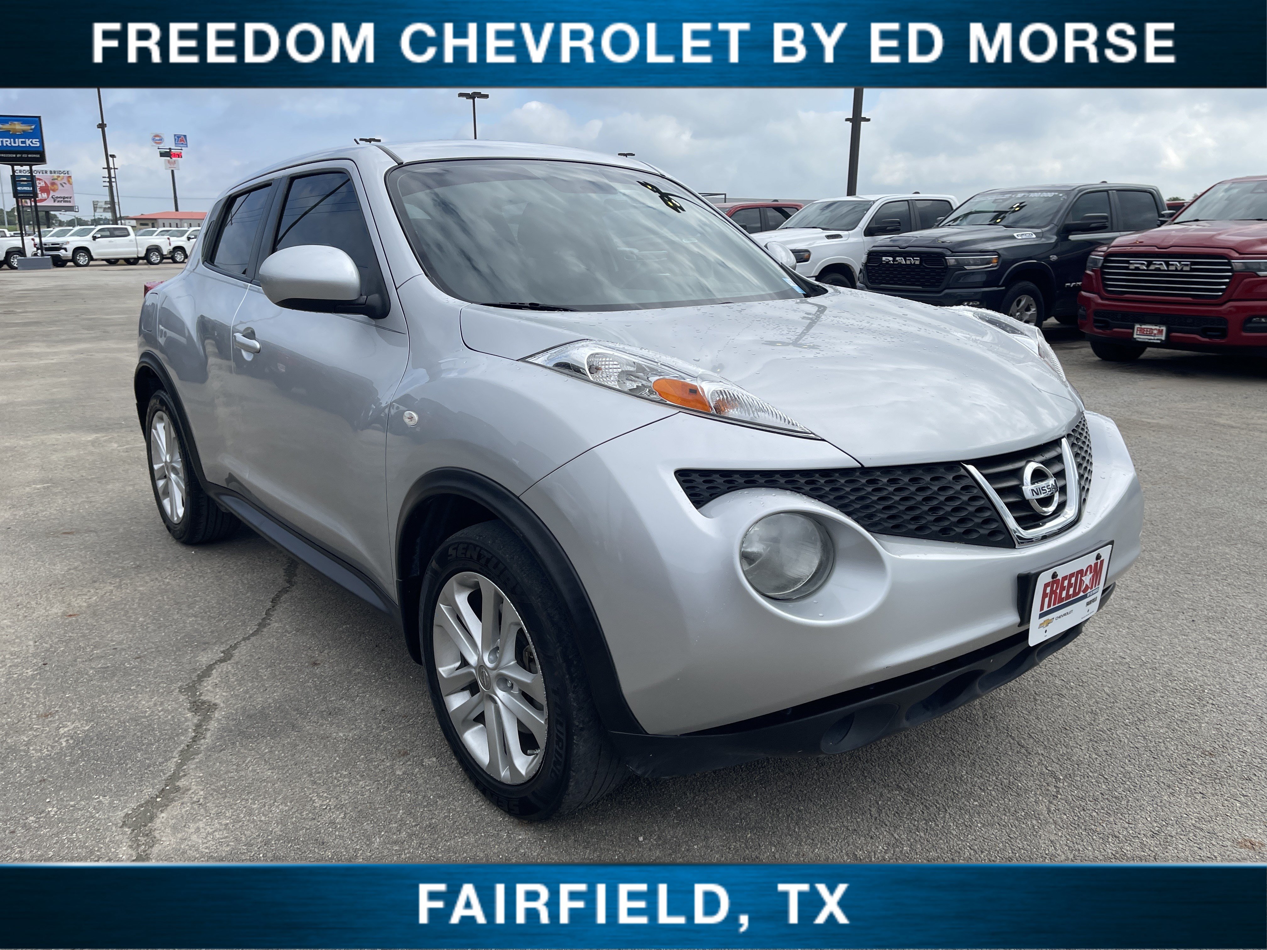 Used 2013 Nissan Juke S FWD image 1