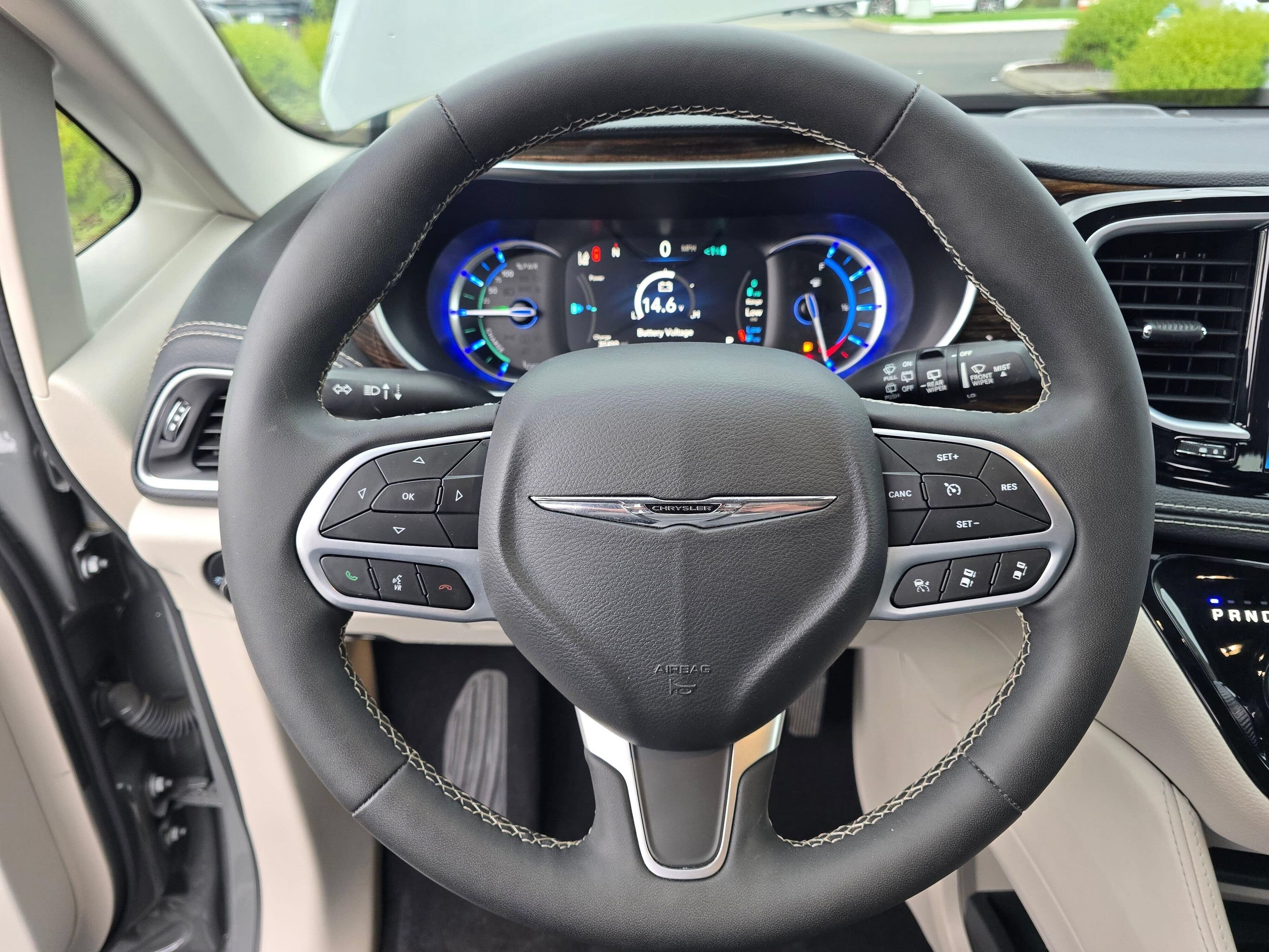 Used 2022 Chrysler Pacifica Limited FWD image 13