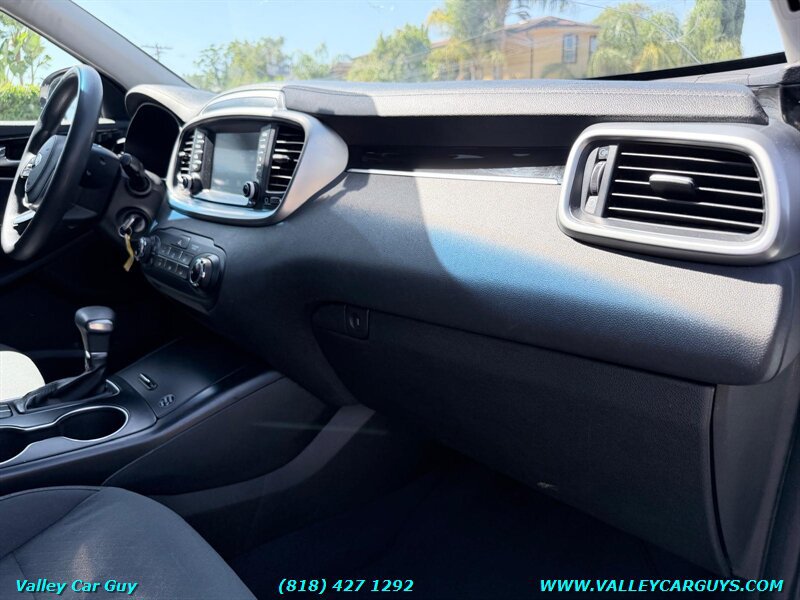 Used 2019 Kia Sorento FWD image 7