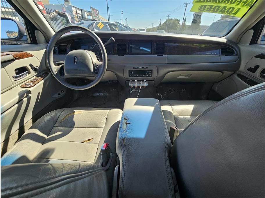 Used 1999 Lincoln Town Car Executive image 22