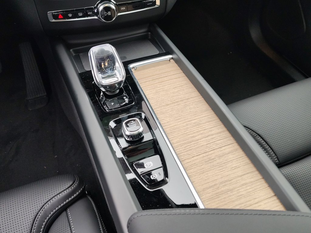 New 2027 Volvo XC60 B5 Ultra AWD/4WD image 28