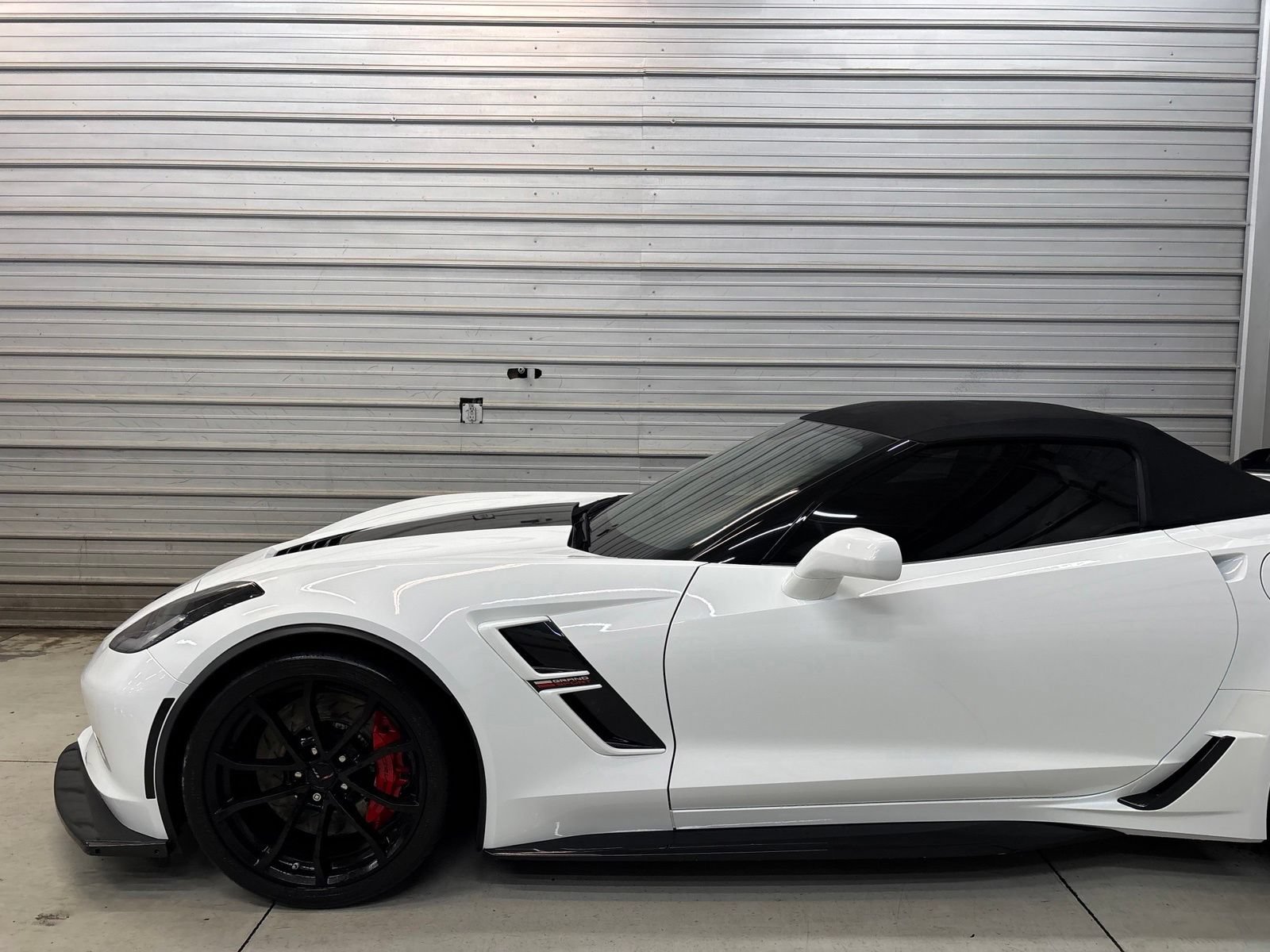 Used 2019 Chevrolet Corvette Grand Sport w/ Carbon Flash Badge Package RWD image 3