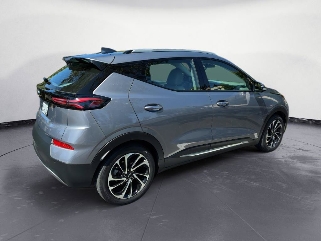 Used 2023 Chevrolet Bolt EUV Premier w/ Sun & Sound Package FWD image 7