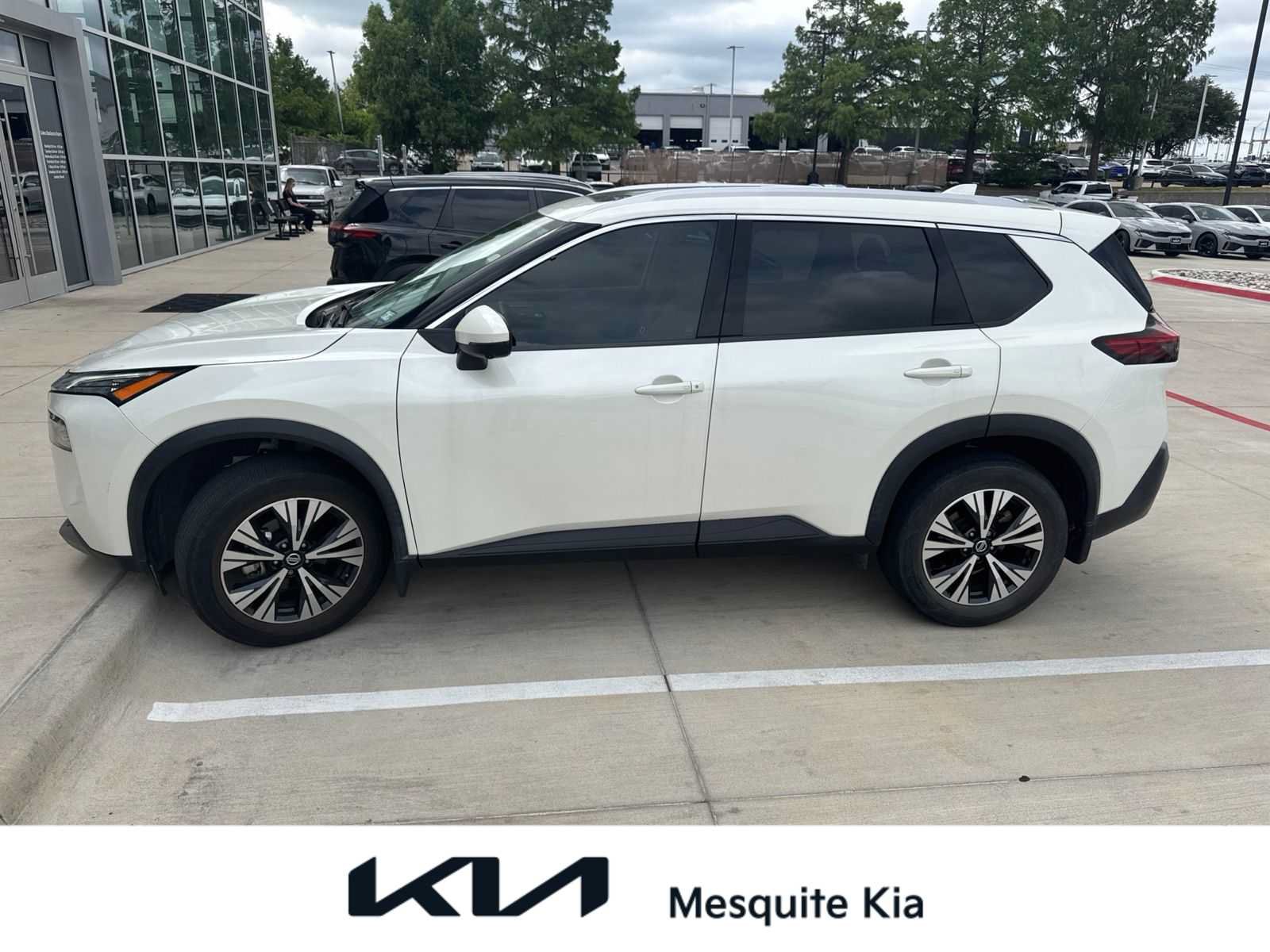 Used 2021 Nissan Rogue SV w/ Premium Package FWD image 1