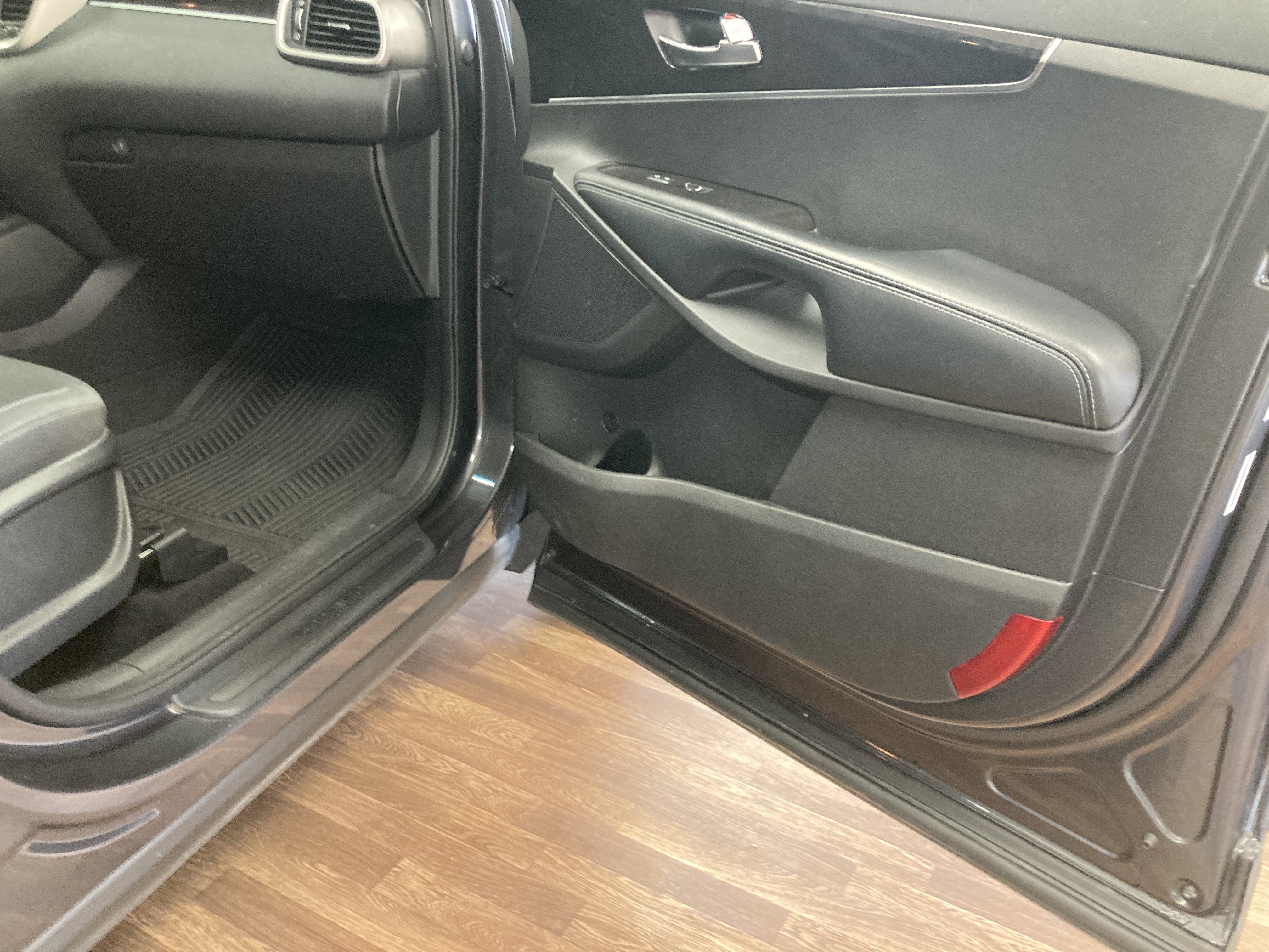 Used 2018 Kia Sorento AWD image 18