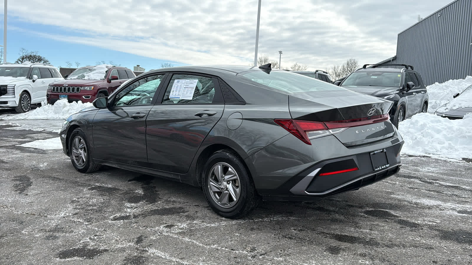 Used 2025 Hyundai Elantra SE image 5