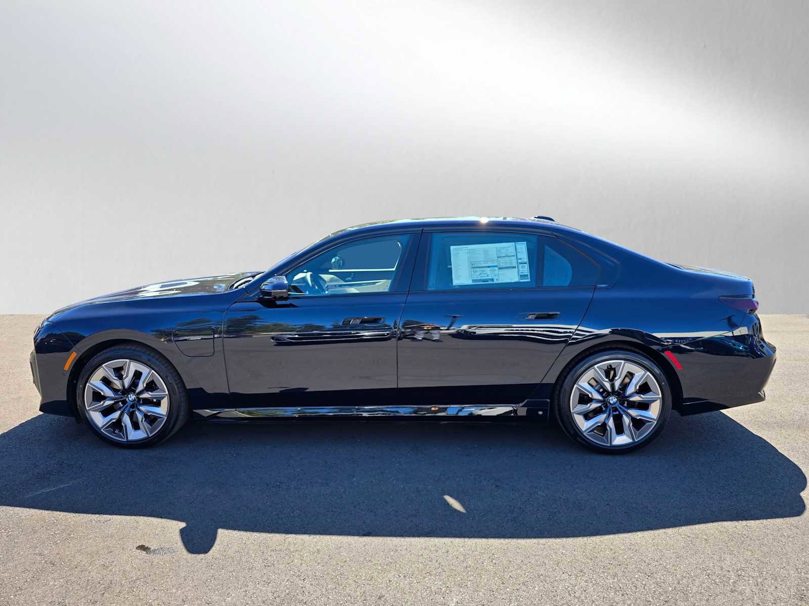 Used 2025 BMW 750e xDrive w/ Executive Package AWD/4WD image 6