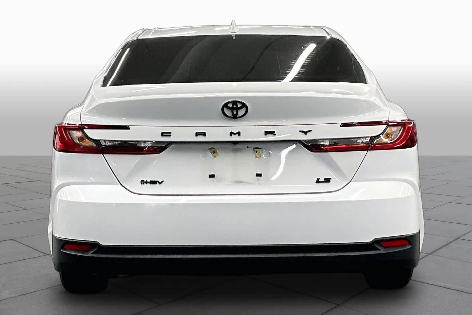 Used 2025 Toyota Camry LE FWD image 4