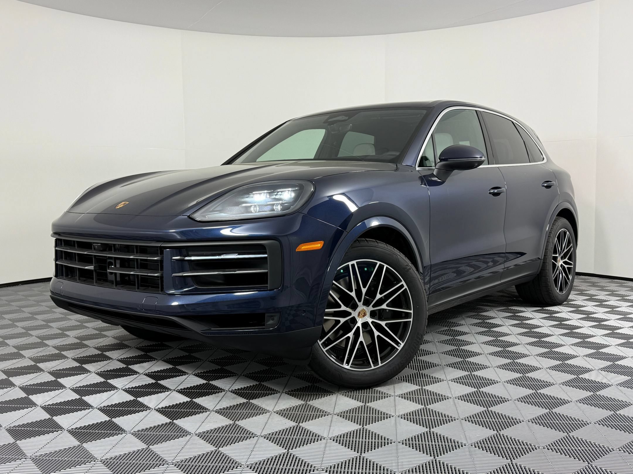 Certified 2026 Porsche Cayenne AWD/4WD image 1