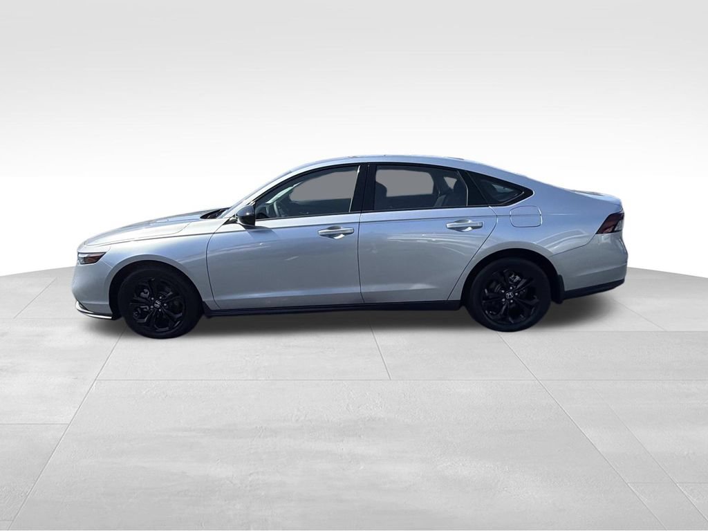 Used 2025 Honda Accord SE image 6