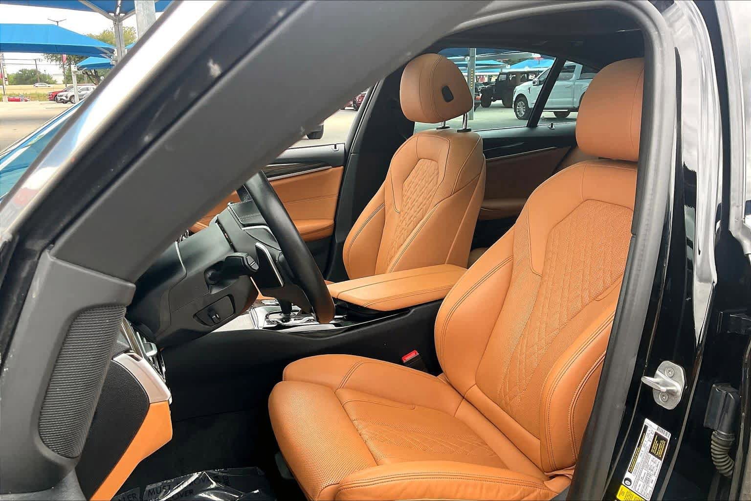 Used 2021 BMW 530e w/ Parking Assistance Package image 9