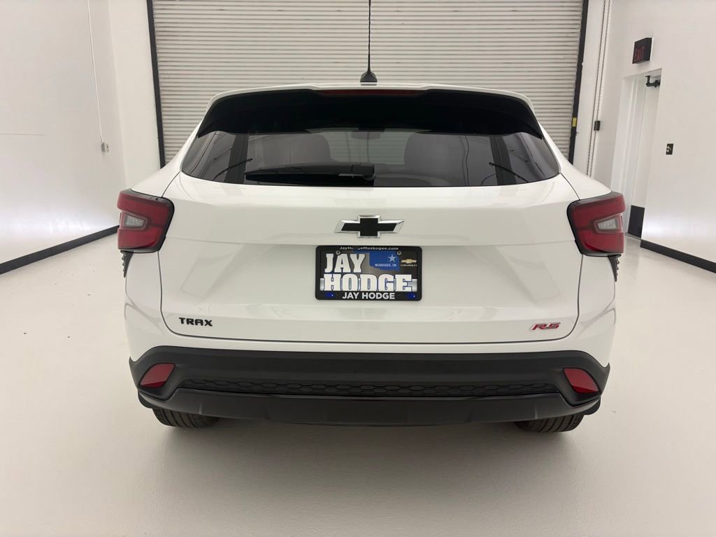 Certified 2025 Chevrolet Trax RS FWD image 17