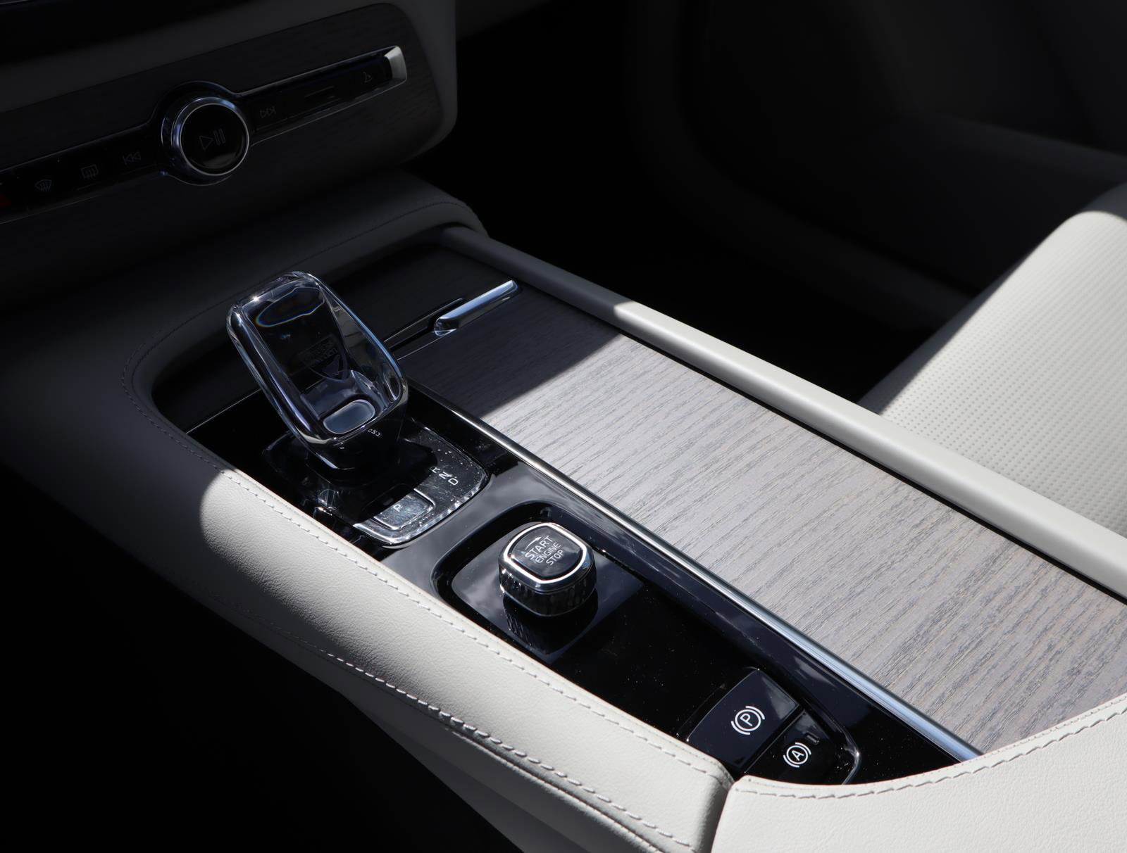 Certified 2024 Volvo XC90 B6 Ultimate image 7