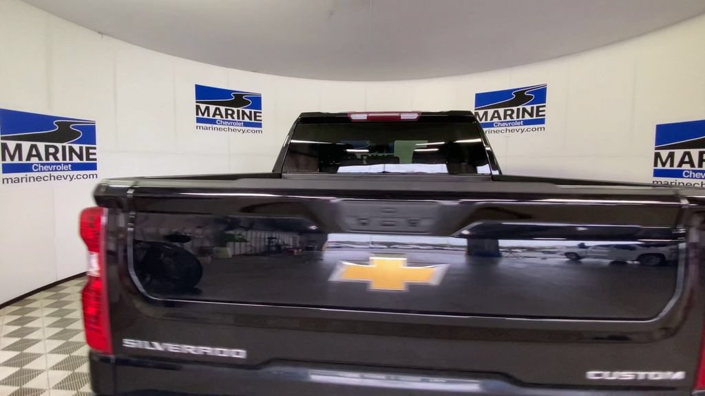 Used 2023 Chevrolet Silverado 1500 Custom AWD/4WD image 9