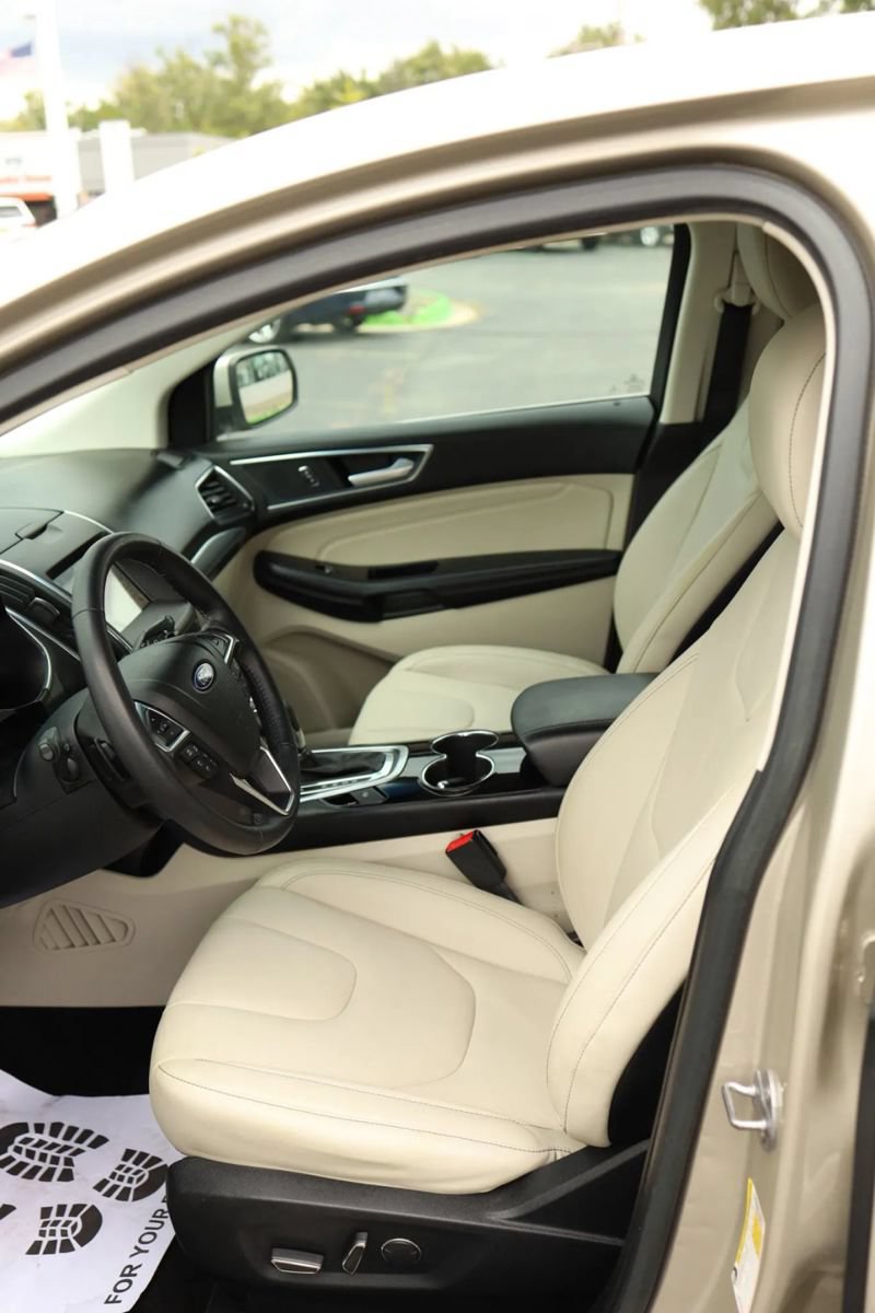 Used 2018 Ford Edge Titanium w/ Ford Safe & Smart Package AWD/4WD image 31