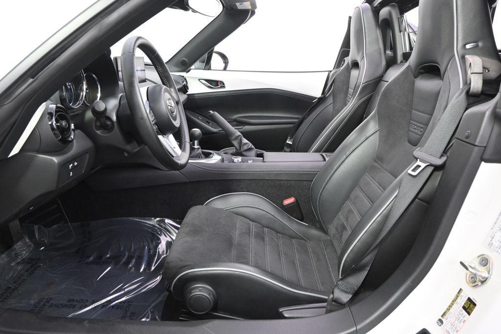 Used 2024 MAZDA MX-5 Miata RF Club RWD image 17