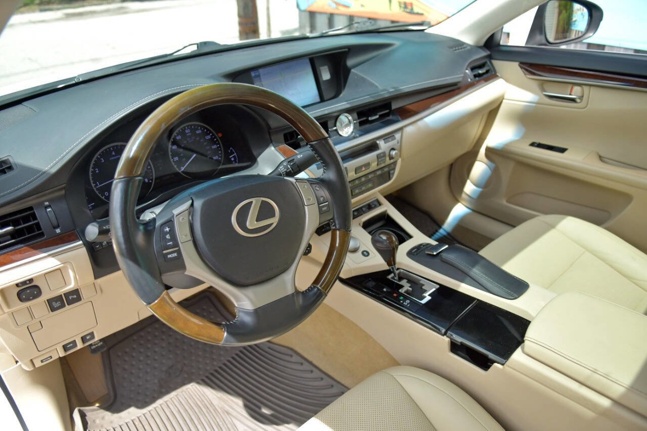 Used 2013 Lexus ES 350 w/ Luxury Pkg FWD image 18