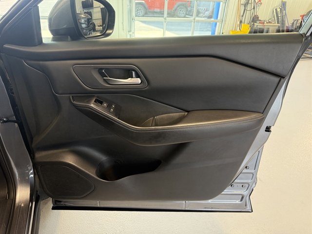 Used 2024 Nissan Rogue SV image 23