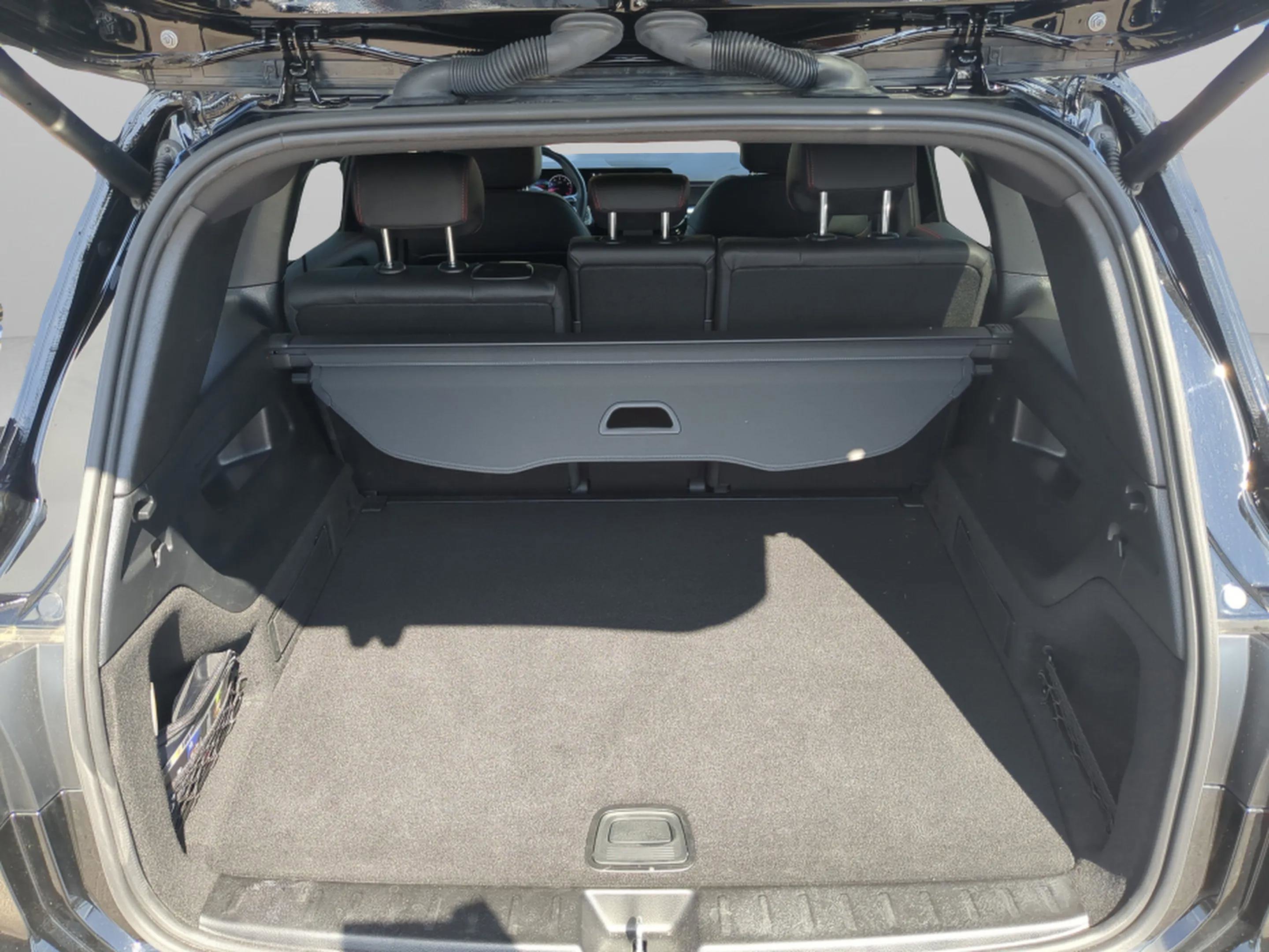 Certified 2025 Mercedes-Benz GLB 250 image 30