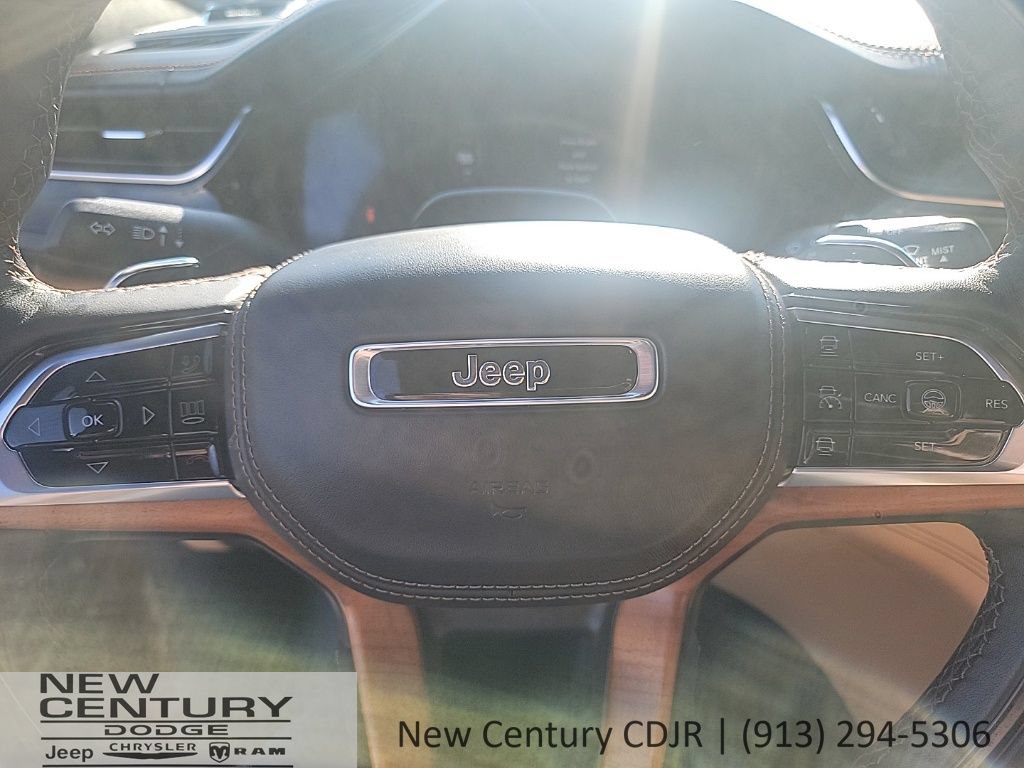 Used 2024 Jeep Grand Cherokee Summit AWD/4WD image 12