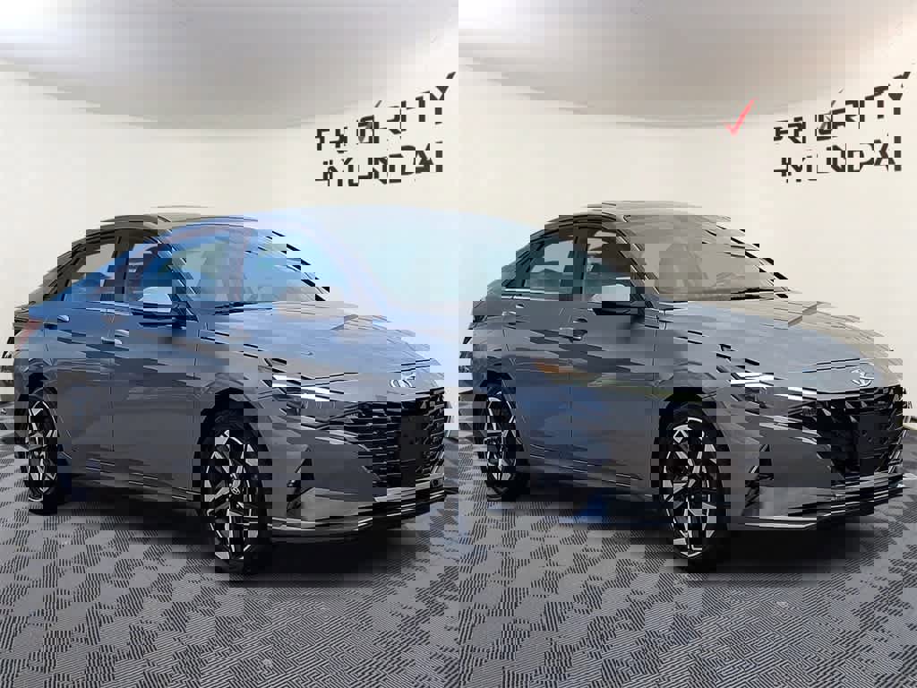 Used 2023 Hyundai Elantra Limited w/ Preferred Accessory Package image 3