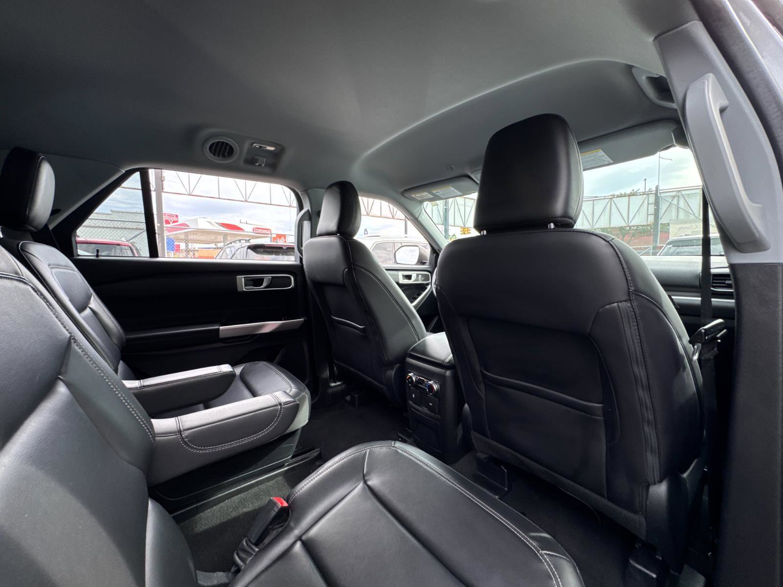 Used 2022 Ford Explorer XLT w/ Equipment Group 202A image 28