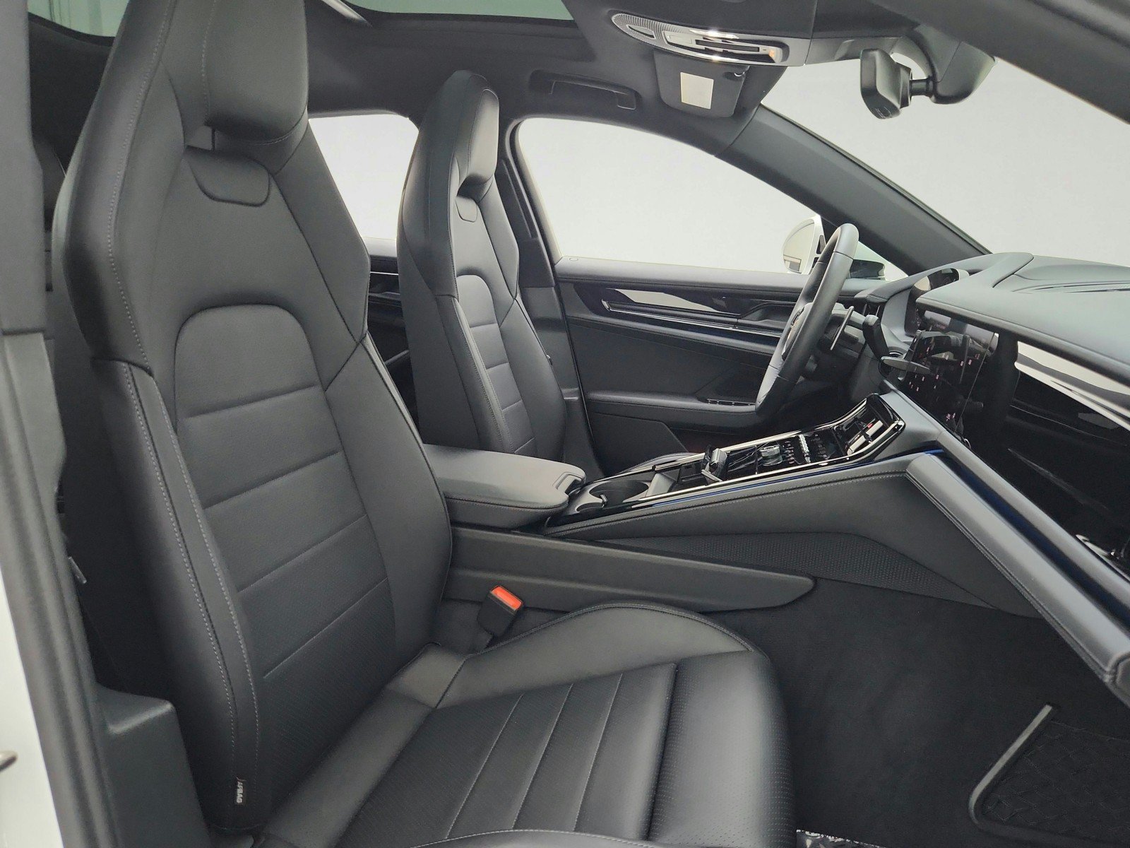Used 2025 Porsche Panamera image 24