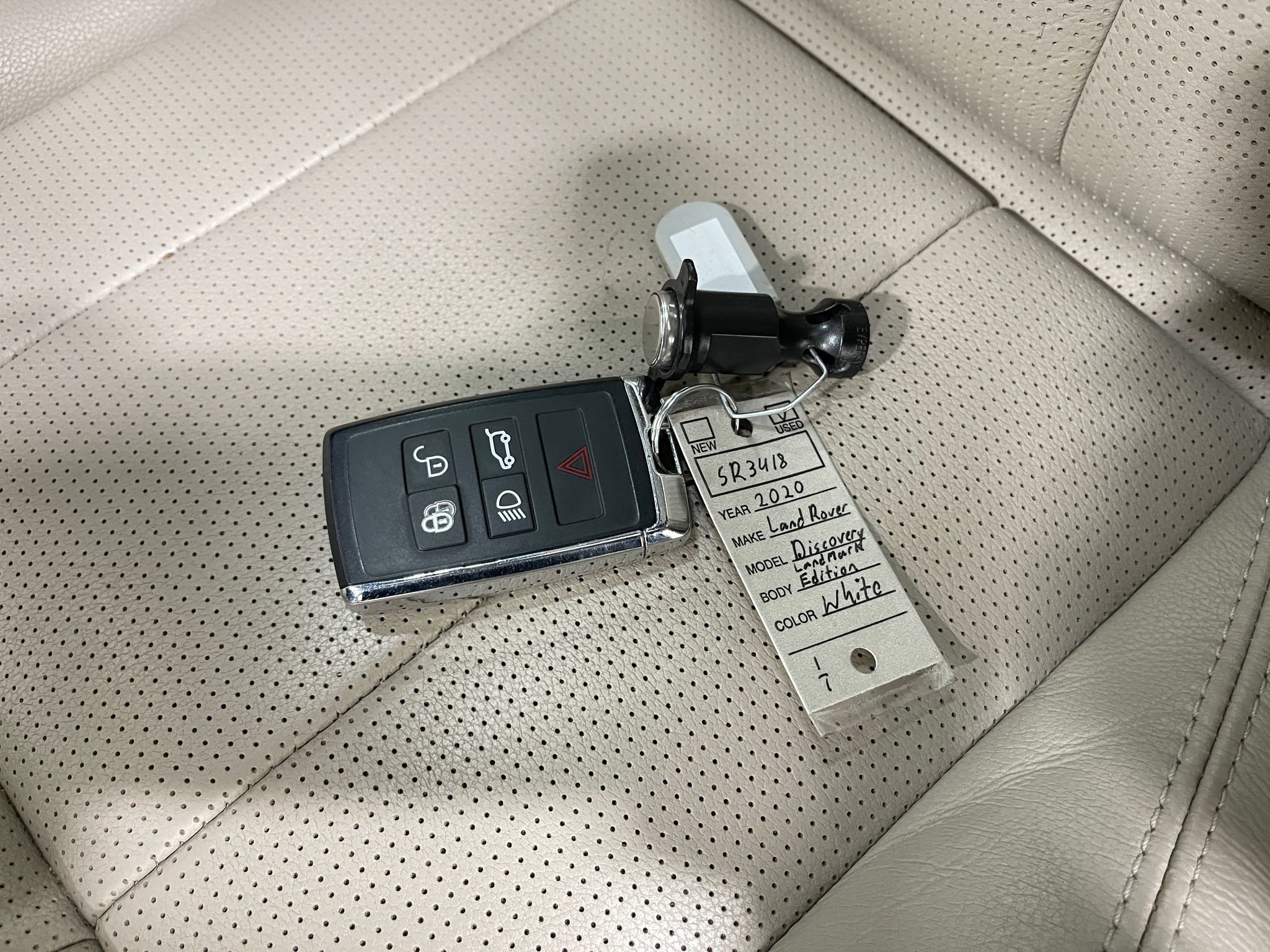Used 2020 Land Rover Discovery Landmark AWD/4WD image 39