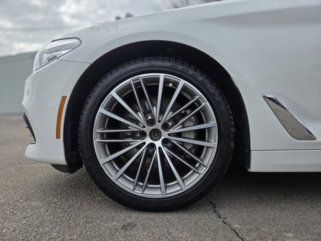 Used 2019 BMW 530i xDrive w/ Convenience Package image 10