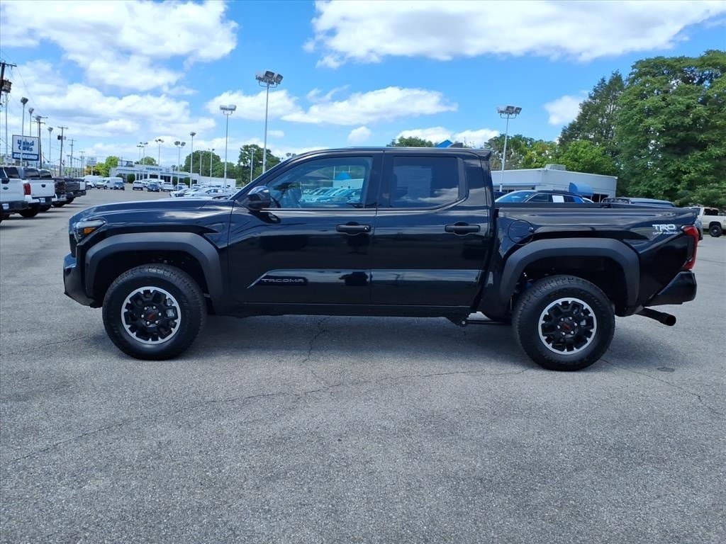 Used 2025 Toyota Tacoma TRD Off-Road AWD/4WD image 6