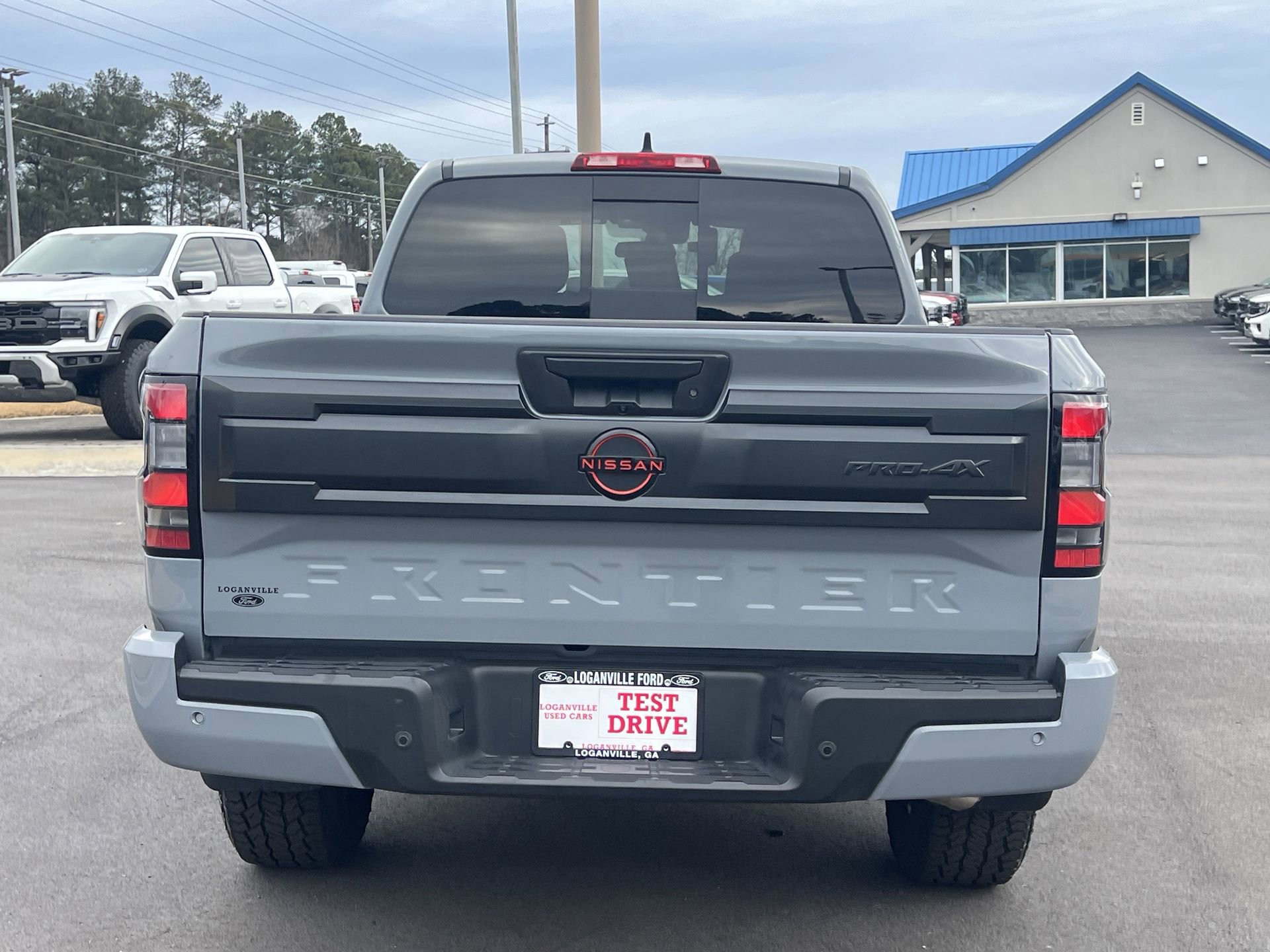 Used 2025 Nissan Frontier PRO-4X image 24